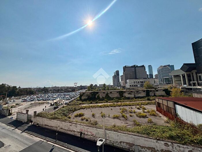 Appartamento trilocale in vendita in Via Costantino Grimaldi, Napoli