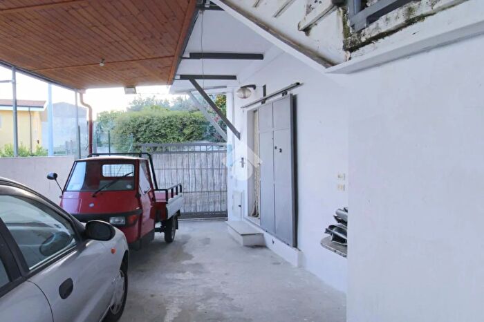 Casa con 6 locali in vendita in Via Pinelli, Sellia Marina