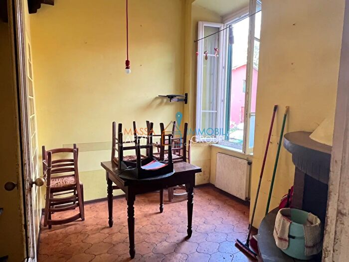 Appartamento con 6 locali in vendita in Via Benedetto Croce, Massa