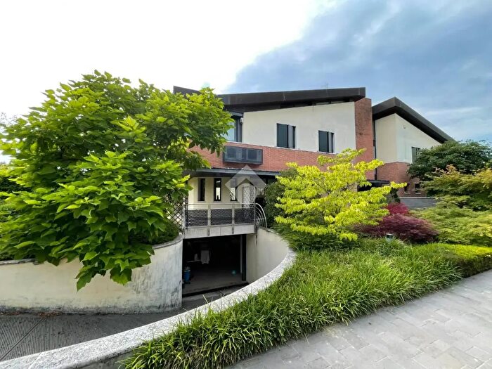 Casa con 8 locali in vendita in Via Gioberti, Venezia