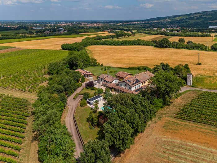 Casa con 18 locali in vendita in Ca Signori, Scandiano