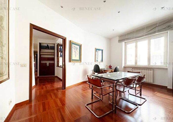 Appartamento con 6 locali in vendita in Via Durazzo, Roma