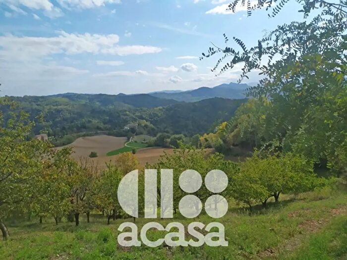 Casa con 6 locali in vendita in Mercato Saraceno