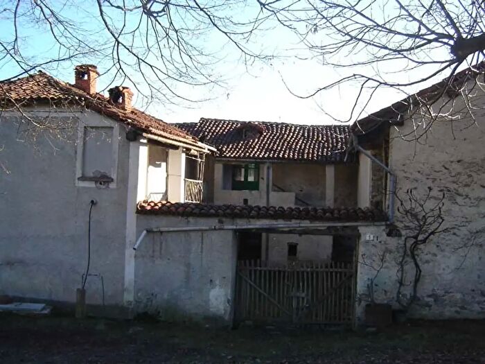 Casa con 15 locali in vendita in Airole, Piana Crixia