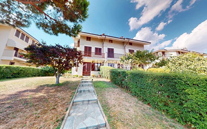 Appartamento con 5 locali in vendita in Via Ferdinando Gabotto B, Bra