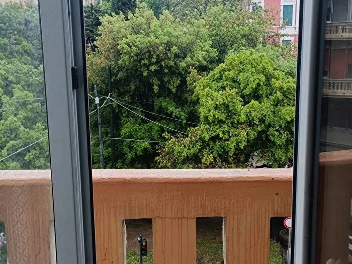 Appartamento con 8 locali in vendita in Via Cornigliano, Genova