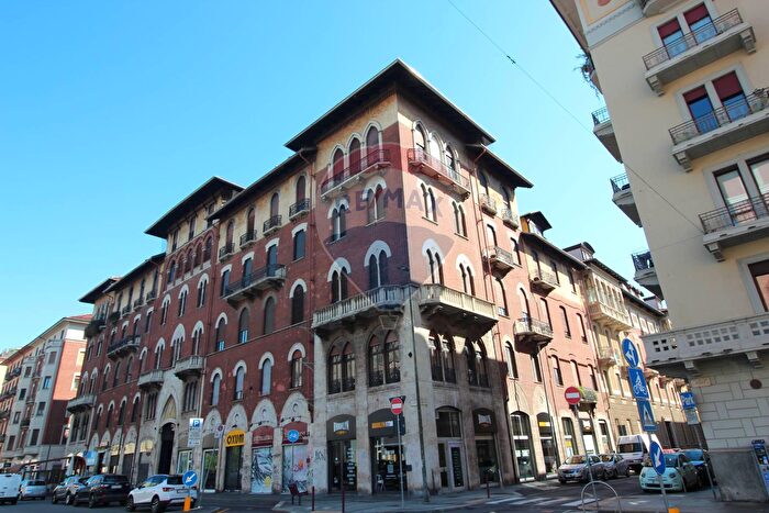 Appartamento trilocale in vendita in Via Nizza, Torino