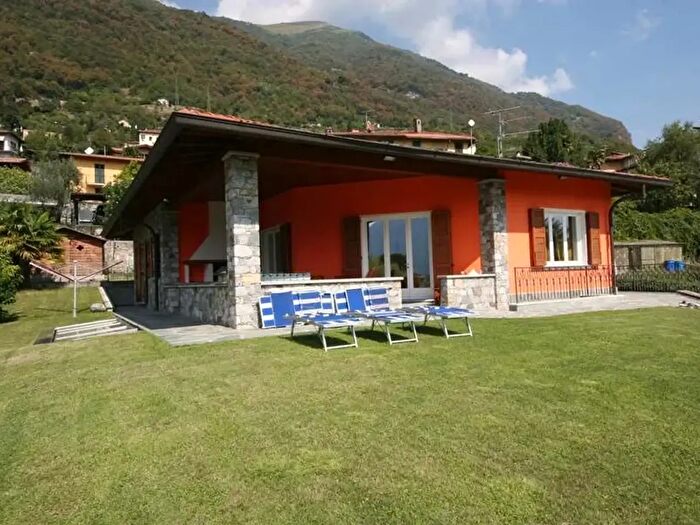 Casa con 8 locali in vendita in Via Alessandro Volta, Tremezzina