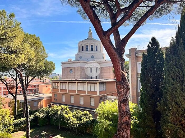 Appartamento quadrilocale in vendita in Via Antonio Pio, Roma