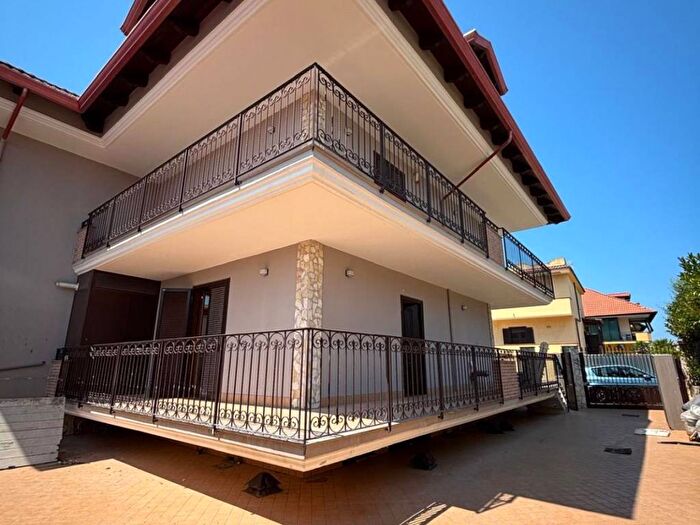 Casa con 5 locali in affitto in Via Staffetta, Lago Patria, Giugliano in Campania