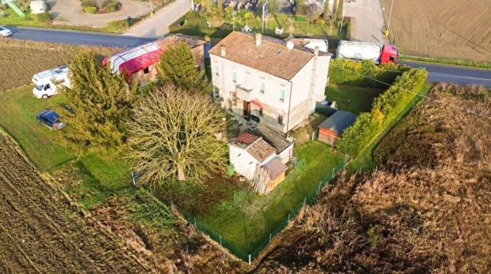 Casa trilocale in vendita in Via Correggio Cento Ferrara Frazioni Nord, Cento