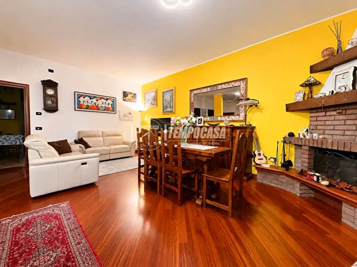 Appartamento trilocale in vendita in Via De Filippo, Pieve Emanuele
