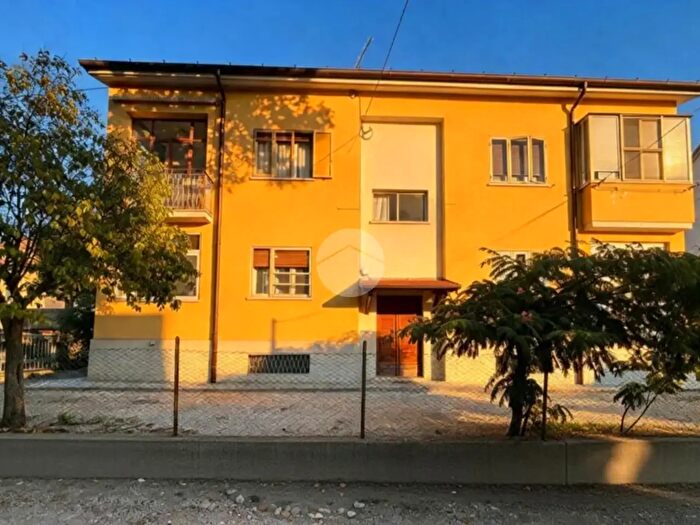 Appartamento trilocale in vendita in Via V Veneto, Terre Roveresche