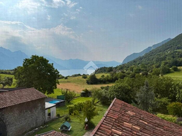 Appartamento bilocale in affitto in Via Dosso, Centro, Solto Collina