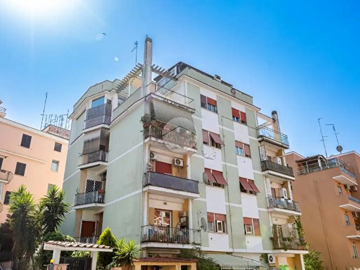 Appartamento monolocale in vendita in Via del Forte Braschi, Roma