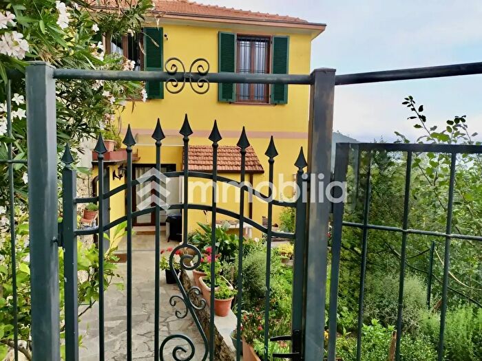 Casa con 5 locali in vendita in Frazione Degna, Casanova Lerrone