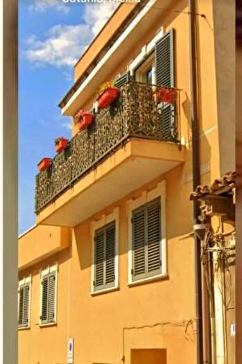 Casa con 6 locali in vendita in Via Cavaliere, Catania