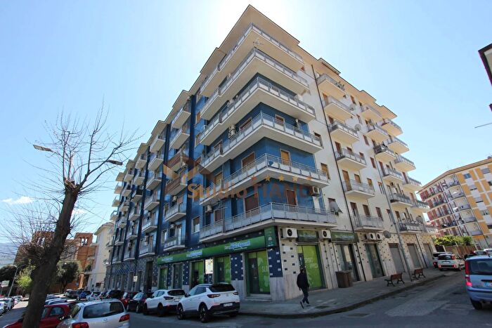 Appartamento trilocale in affitto in Via Francesco dAcri, Cosenza