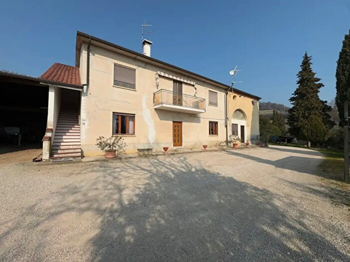 Casa con 9 locali in vendita in Via Costa, Sossano