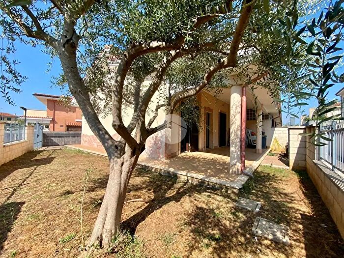 Casa trilocale in vendita in Via Maria Grazia, Anzio