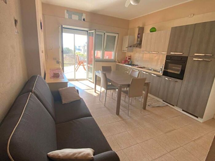 Appartamento quadrilocale in affitto in Viale delle Sirene, Centro, Sellia Marina