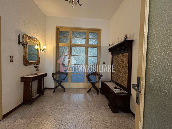 Casa con 12 locali in vendita in Via Montanara, Rivarolo Del Re Ed Uniti