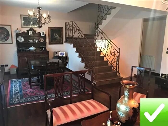 Casa con 7 locali in vendita in Reggio Calabria