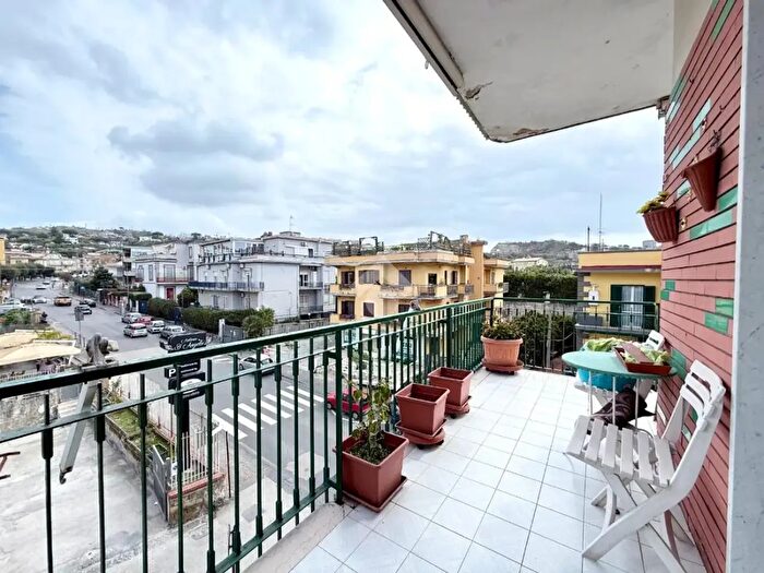 Appartamento trilocale in vendita in Viale Bognar, Pozzuoli