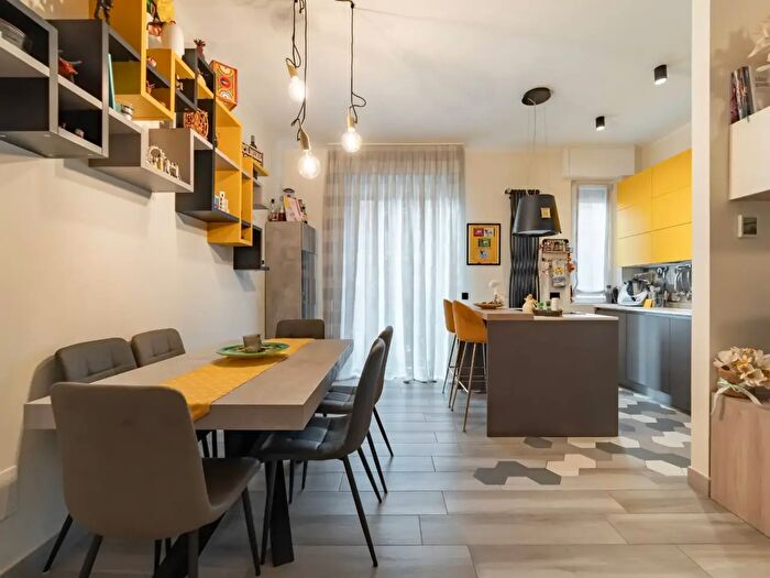 Appartamento trilocale in vendita in Viale Giovanni Suzzani, Milano