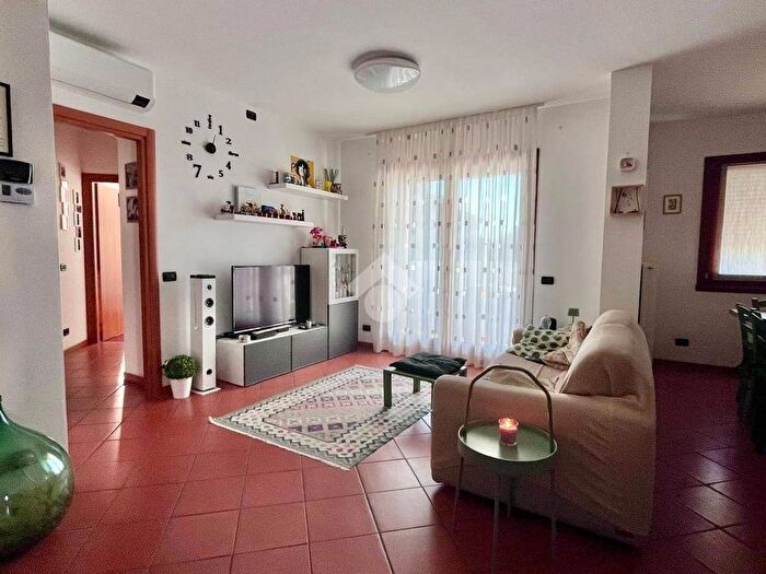 Appartamento trilocale in affitto in Piazza Bellona, Centro, Montebelluna