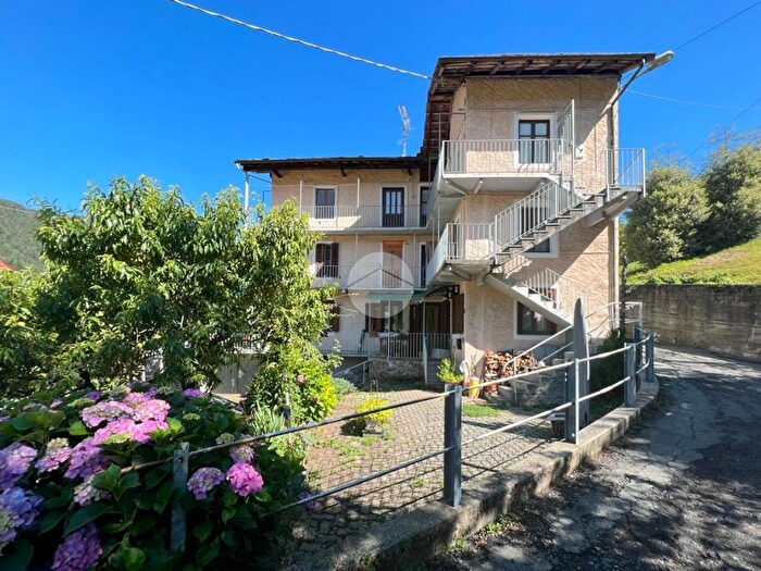 Appartamento trilocale in vendita in Frazione Gias, Germagnano