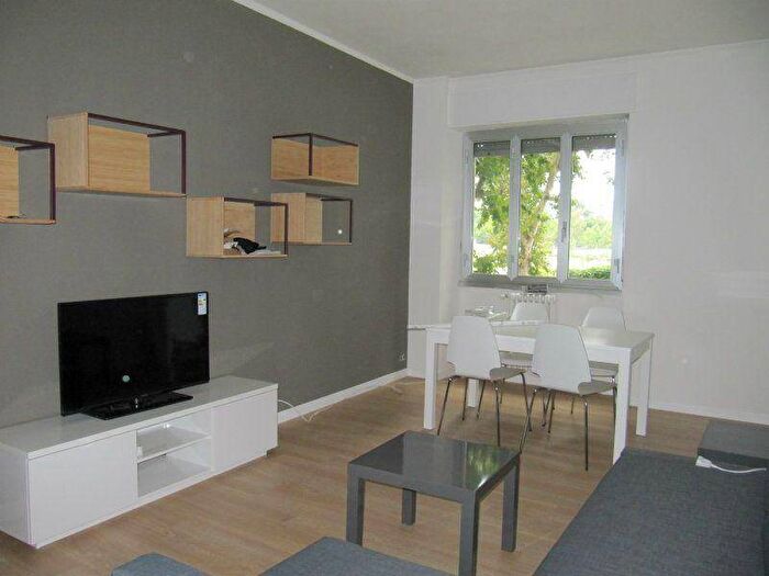 Appartamento trilocale in affitto in Via Roberto Sarfatti, Bocconi, Milano