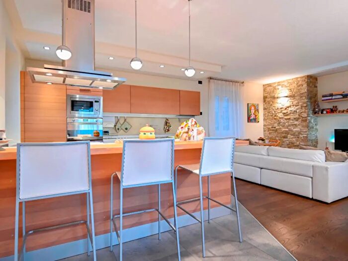 Appartamento trilocale in vendita in Via Madre Teresa di Calcutta, Selvino