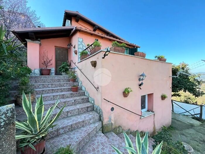 Casa bilocale in vendita in Via Carlo Goldoni, Magliano Sabina