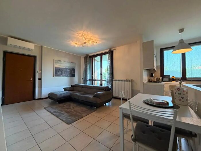Appartamento trilocale in vendita in Via Leonardo da Vinci, Bussero
