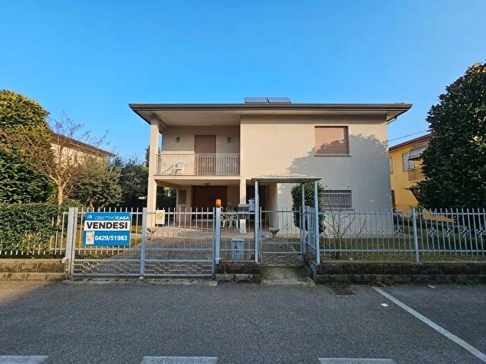 Casa trilocale in vendita in Via Cima da Conegliano, Este