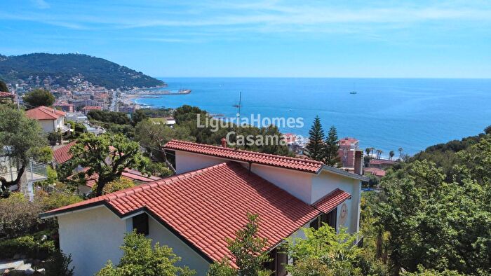 Casa con 9 locali in vendita in Via Immacolata, Andora