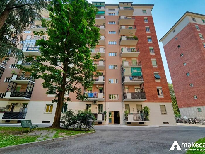 Appartamento quadrilocale in vendita in Via F Primaticcio, Milano