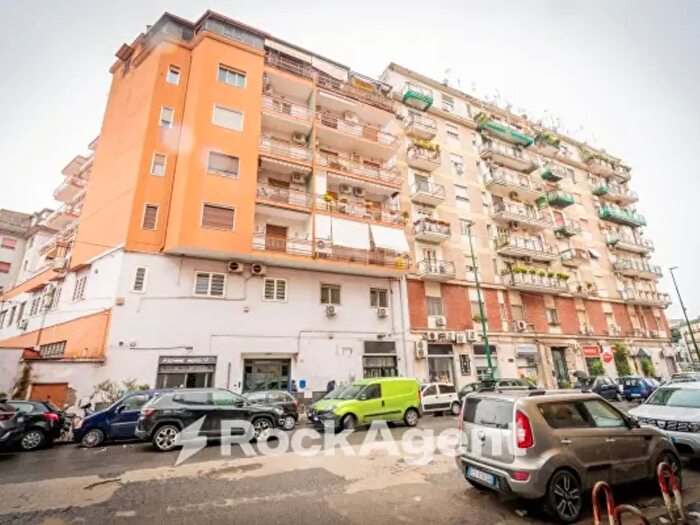 Appartamento con 6 locali in vendita in Via Generale Francesco Pignatelli bis, Napoli