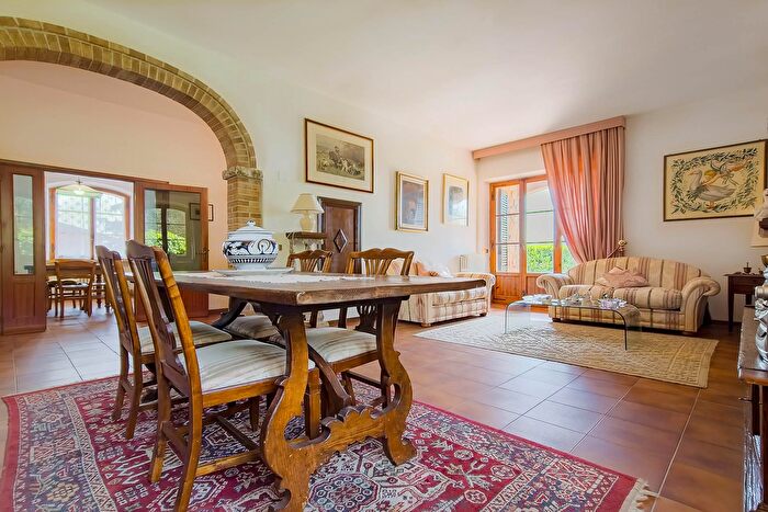 Casa con 6 locali in vendita in Sovicille