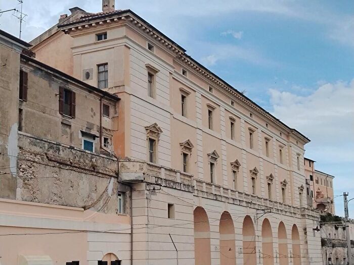 Appartamento con 7 locali in vendita in Via Posterula, Terracina