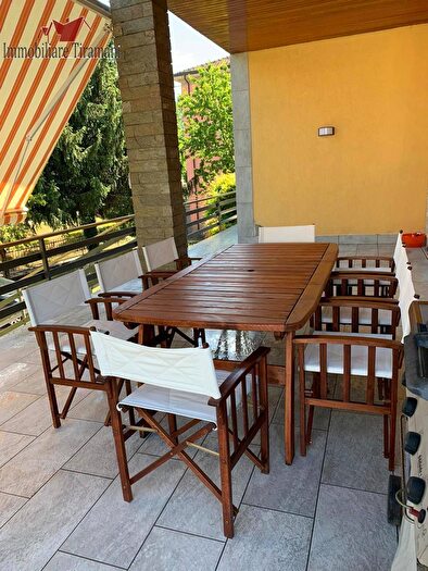 Casa quadrilocale in vendita in Roveleto di Cadeo, Cadeo