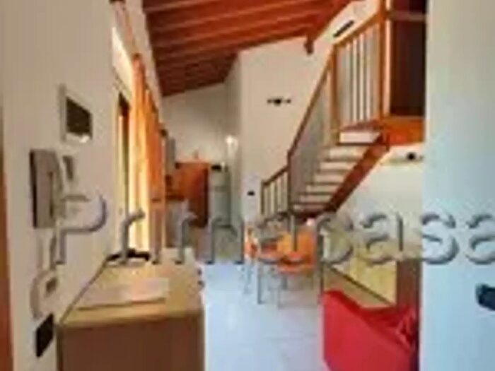 Appartamento trilocale in affitto in Via Montelungo, Lavagno