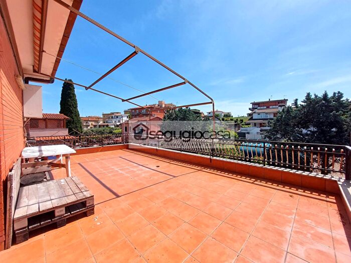 Appartamento trilocale in vendita in Roma