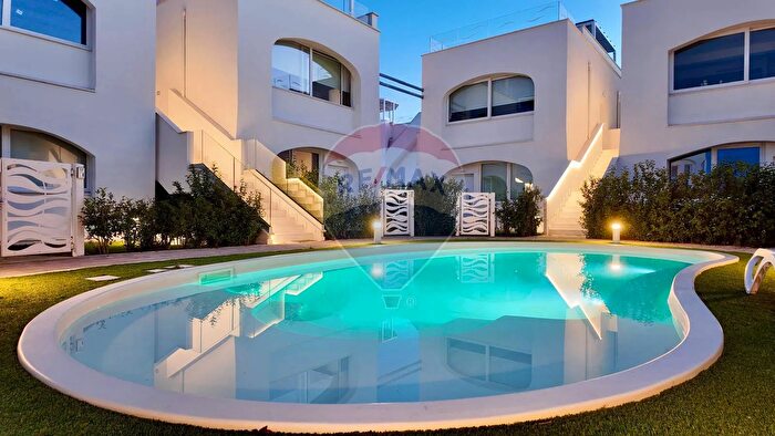 Appartamento trilocale in vendita in Via Loreto, Numana