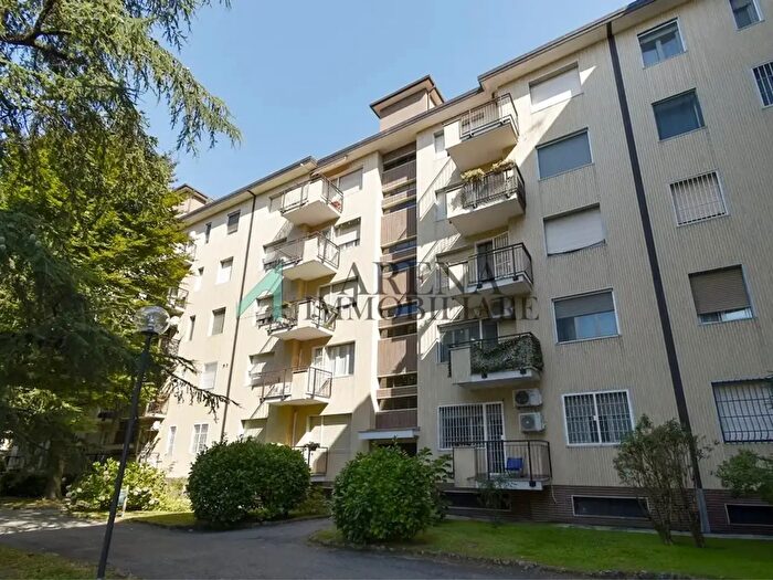 Appartamento trilocale in vendita in Via Mecenate, Milano