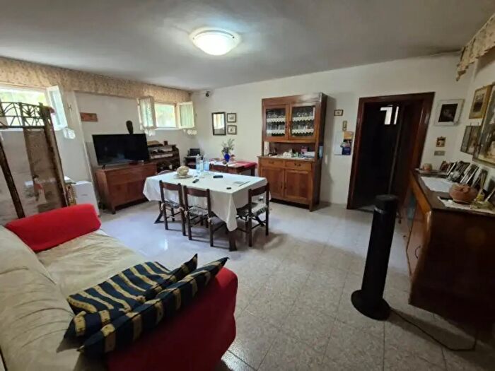 Casa con 6 locali in vendita in Via Legnano, Castelnovo Di Sotto