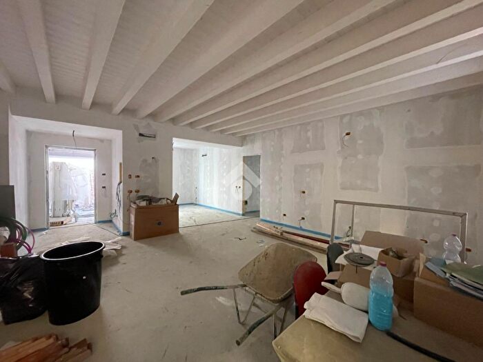 Appartamento trilocale in vendita in Via Ponte Fabbro, Cologne