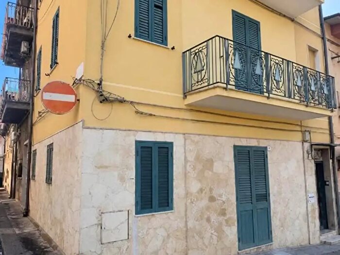 Casa con 9 locali in vendita in Via Corbino, Scordia