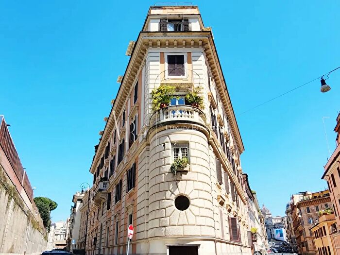 Appartamento con 6 locali in vendita in Roma